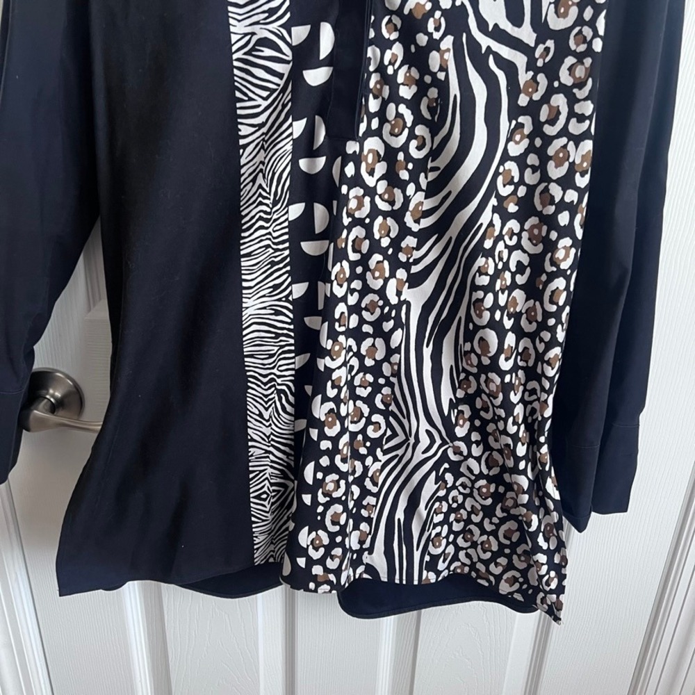 Chicos No-Iron Chic Stretch Animal Print Tunic Shirt Black Mixed Zebra Leopard M - Picture 2 of 11